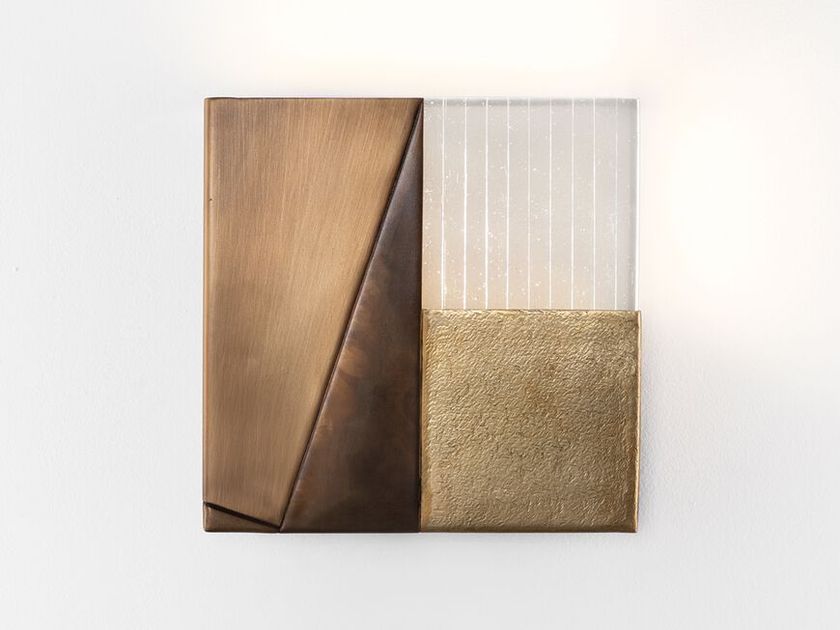 Incalmi
QUARTO
LED brass and glass wall light