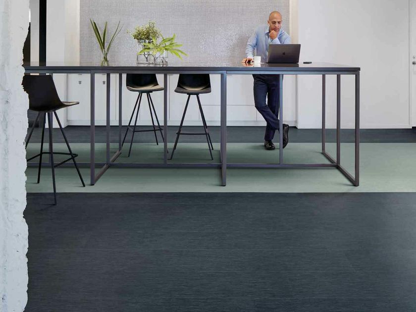 Interface®
BRUSHED LINES
Ecological resilient vinyl flooring