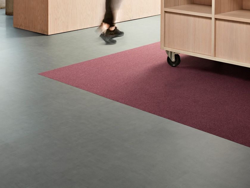 Interface®
NATURAL STONES
Ecological resilient vinyl flooring
