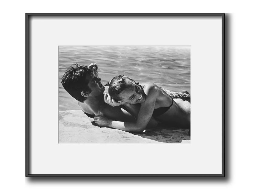 IONNYK
MAXINE Masterpiece
Black & white e-paper digital art frame