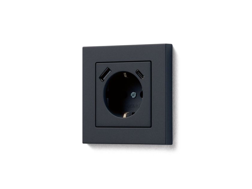 JUNG
A 550 USB A+C
Plastic electrical socket with USB