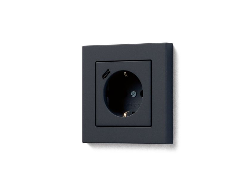 JUNG
A 550 USB C
Plastic electrical socket with USB