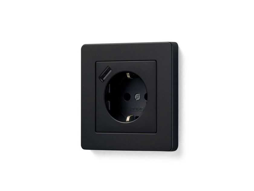 JUNG
A FLOW USB A
Schuko electrical socket with USB