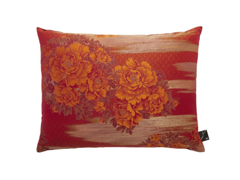 K-3
BUTTERFLY 156
Rectangular fabric cushion with floral pattern