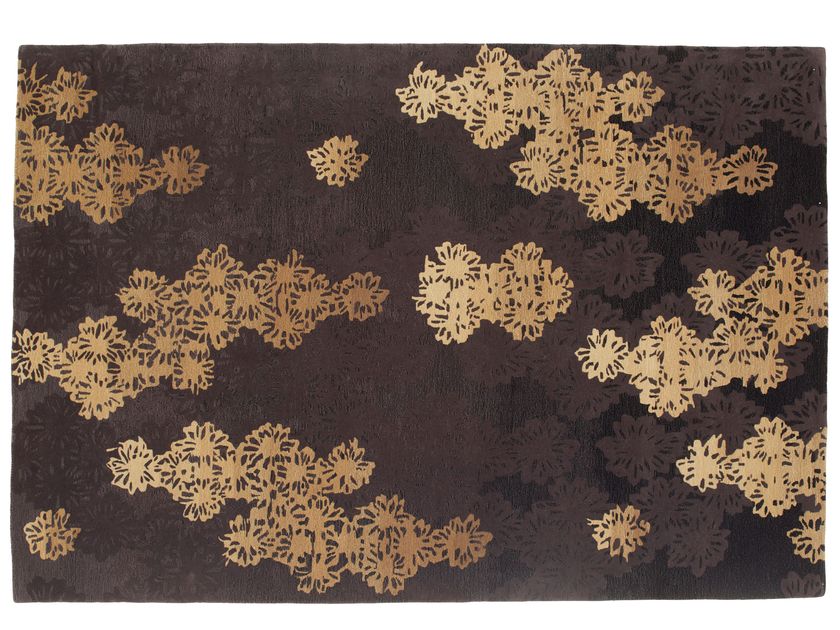 K-3
HANAKIRIKO HAKONE 604
Rectangular handmade rug