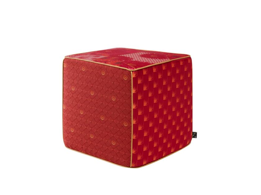 K-3
HANATSUGI POUF CUBO 156
Square fabric pouf
