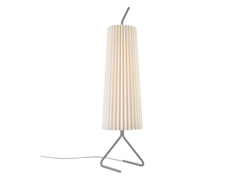 Kalmar
FLIEGENBEIN SL
Metal floor lamp with silk lampshade