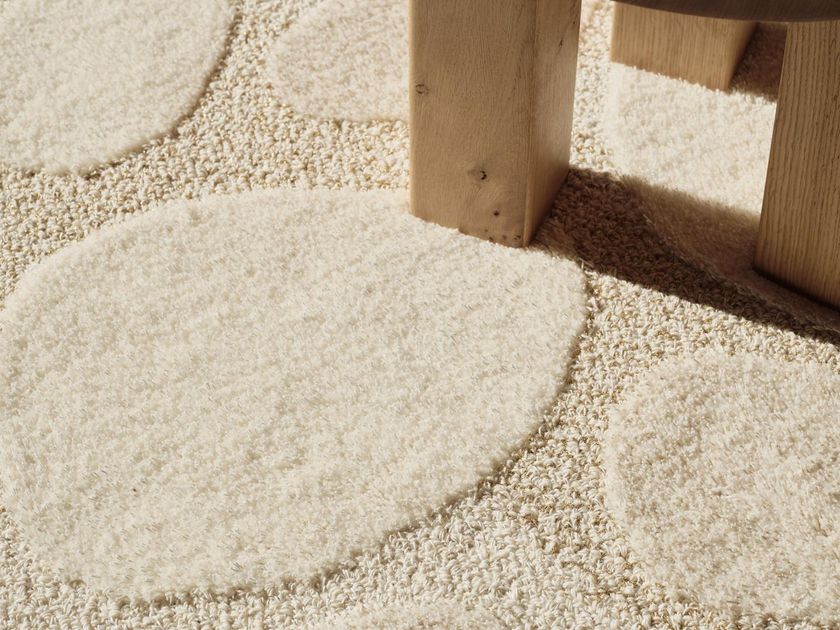 Kasthall
ARCHIPELAGO
Hand tufted rug in pure wool and linen with an effect of lurex