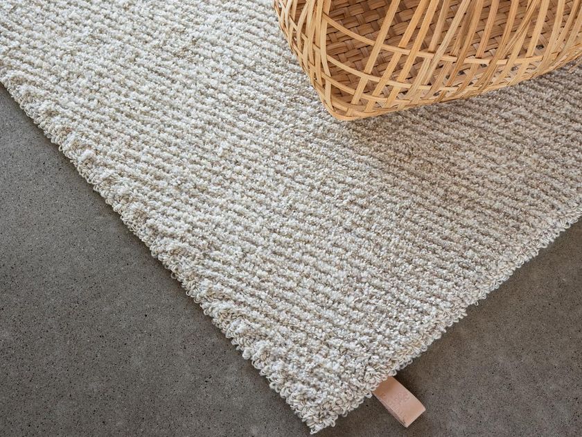 Kasthall
SPIRE
Woven rug in pure wool and linen