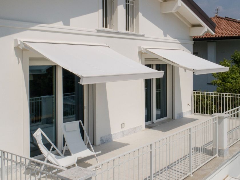 KE Outdoor Design
QUBICA LIGHT
Box motorized Folding arm awning