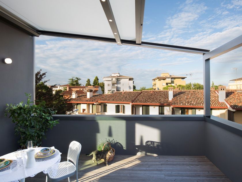 KE Outdoor Design
XTESA
Pergola with sliding cover