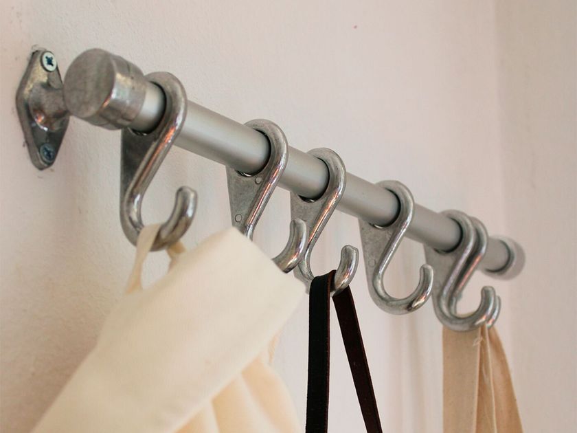 KRIPTONITE
TUBE HANGER
Wall-mounted aluminium coat rack