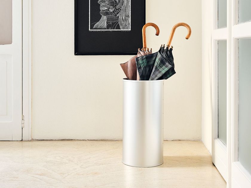 KRIPTONITE
UMBRELLA STAND
Aluminium umbrella stand