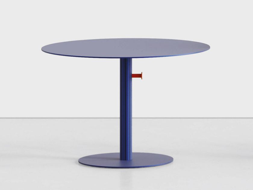 Kristalia
OTTAVO
Round extruded aluminium coffee table with central base