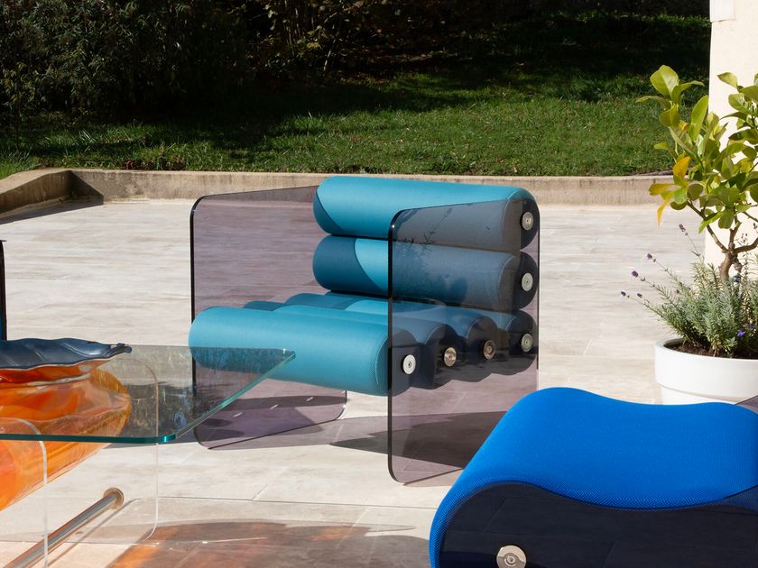KUUMO
MW01 ARMCHAIR IN GREY PMMA
Fabric armchair with armrests
