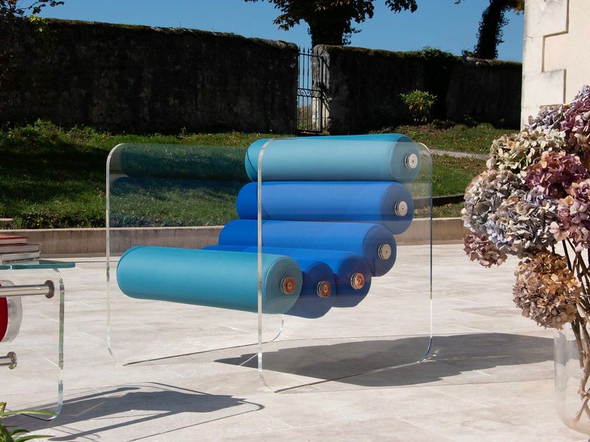 KUUMO
MW02 ARMCHAIR BICOLOR IN PMMA
Fabric armchair with armrests
