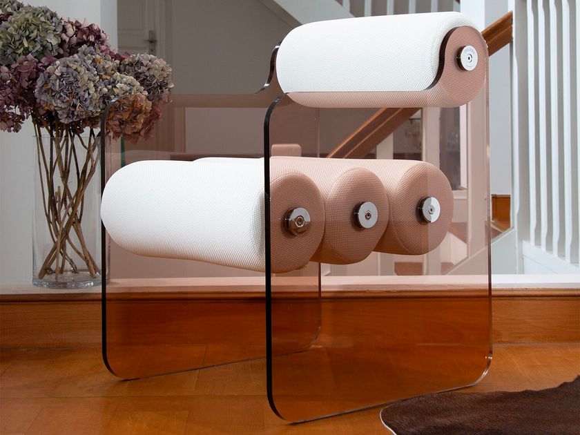 KUUMO
MW04 CHAIR IN BRONZE PMMA
Fabric chair with armrests