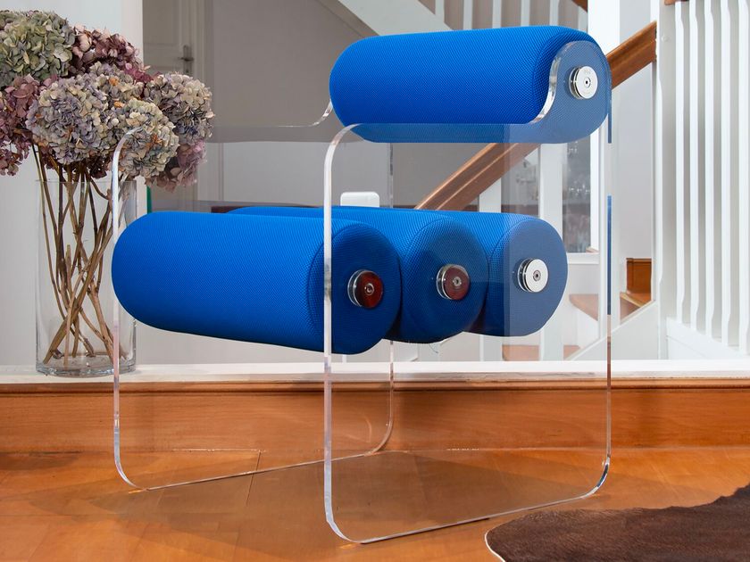 KUUMO
MW04 CHAIR IN PMMA
Fabric chair with armrests