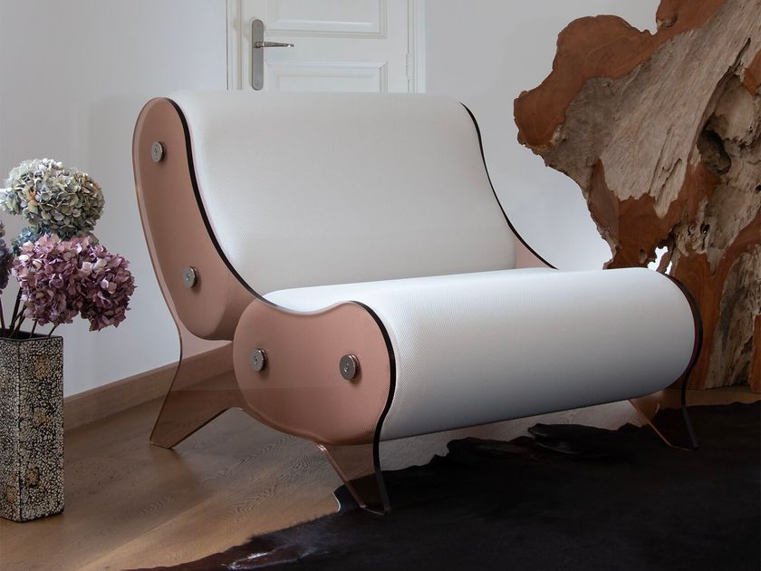 KUUMO
MW06 ARMCHAIR IN BRONZE PMMA
Armchair with armrests