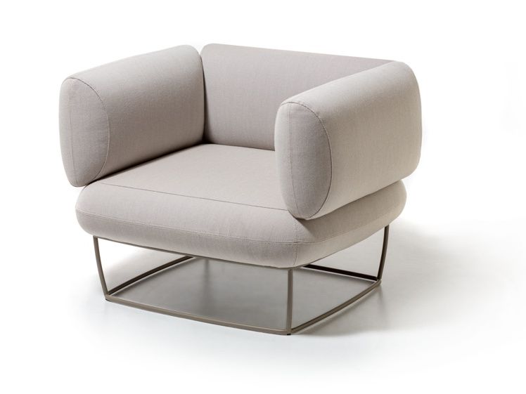 La Cividina
BERNARD
Fabric armchair with armrests