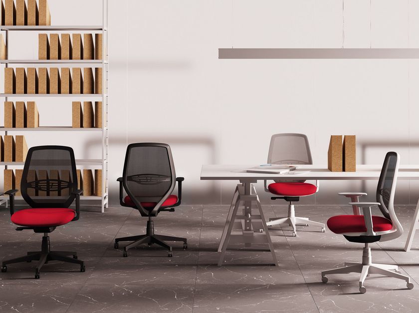 Las Mobili
CAST
Height-adjustable mesh office chair with armrests