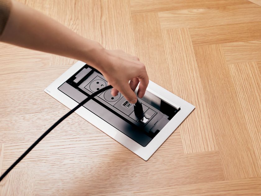 Legrand
INCARA™ FLIP-UP
Concealed electrical socket