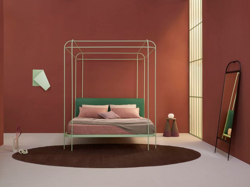 Lispi
DEHORS
Wrought iron double bed with upholstered headboard