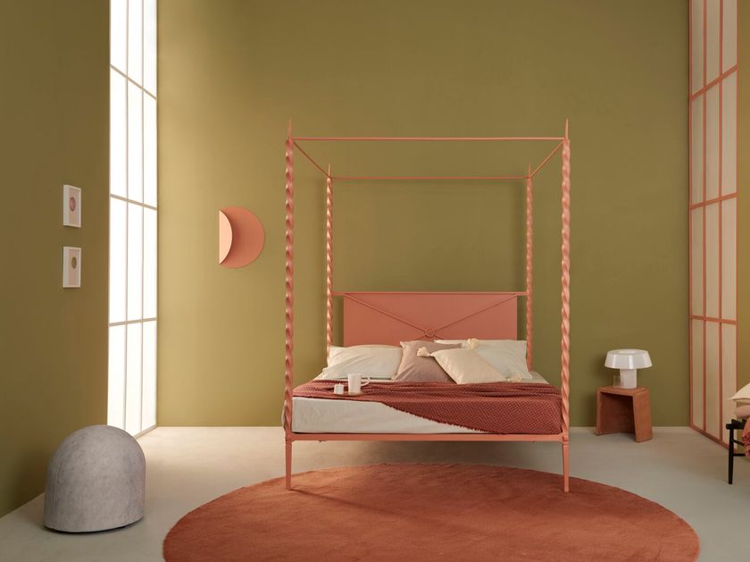 Lispi
RITO
Wrought iron canopy bed