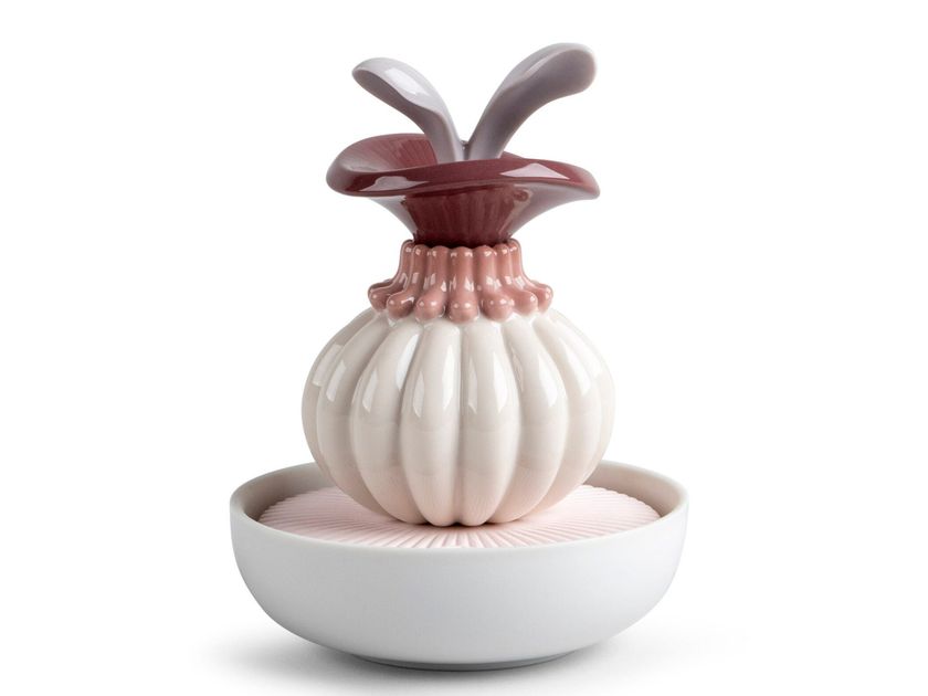 Lladró
IMAGINARY FLOWER II
Porcelain home fragrance diffuser