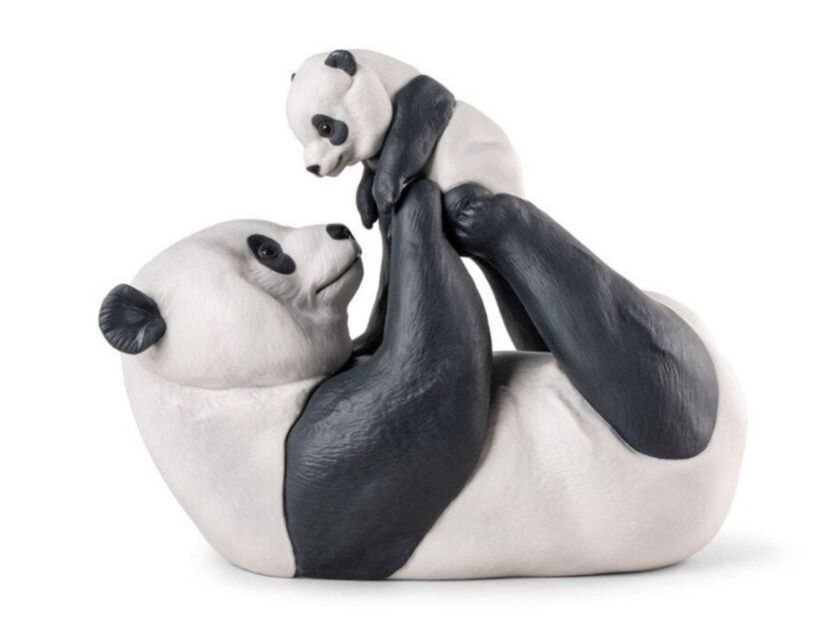 Lladró
MOMMY PANDA
Porcelain decorative object