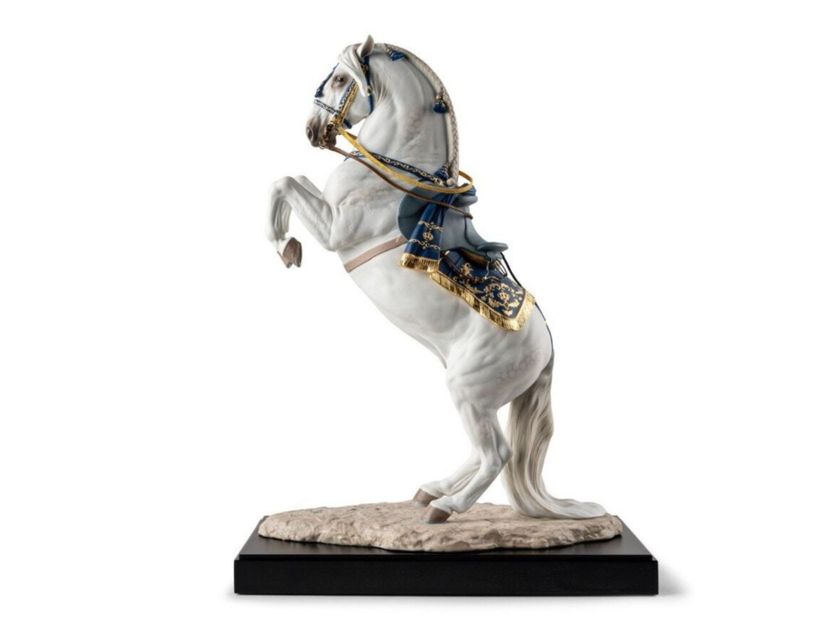 Lladró
SPANISH PURE BREED
Porcelain decorative object