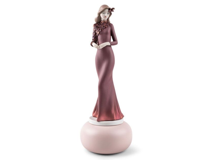 Lladró
TIMELESS STYLE
Porcelain decorative object