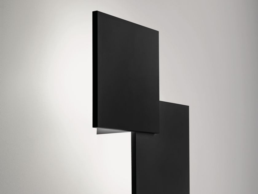 LODES
PUZZLE DOUBLE SQUARE
Aluminium wall lamp / ceiling lamp