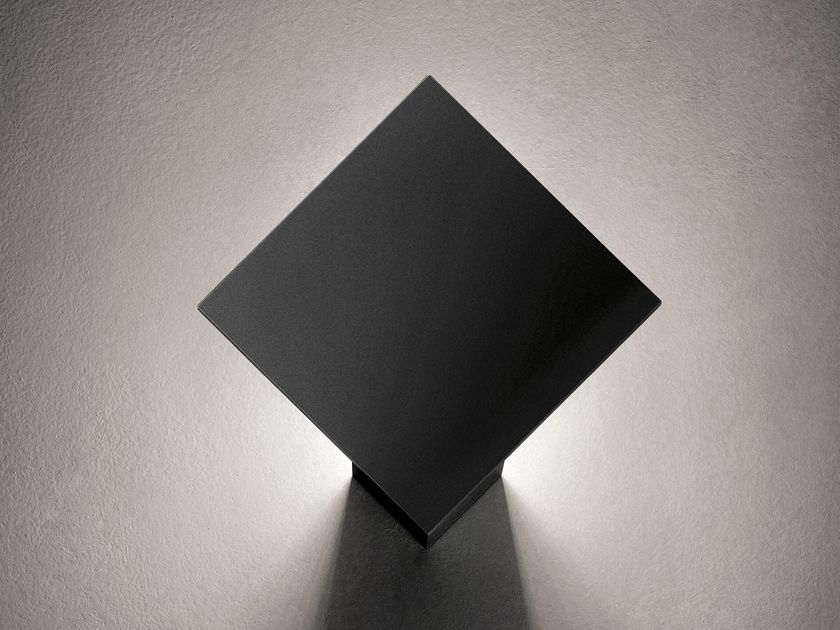 LODES
PUZZLE SINGLE SQUARE
Aluminium wall lamp / ceiling lamp