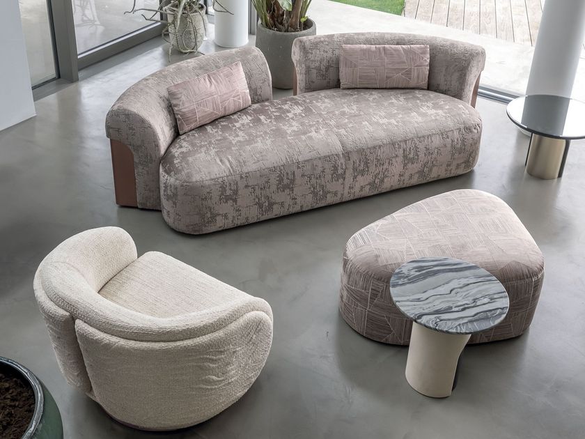Longhi
NIP
2 seater fabric sofa