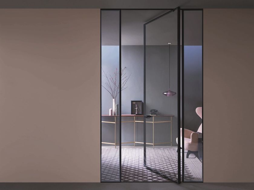 Lualdi
SHOIN PIVOT
Pivot glass and aluminium door