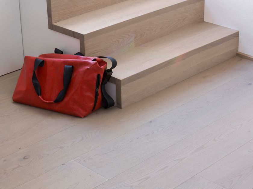 Mafi
OAK CHARACTER - BASALT GREY OIL
Oak flooring