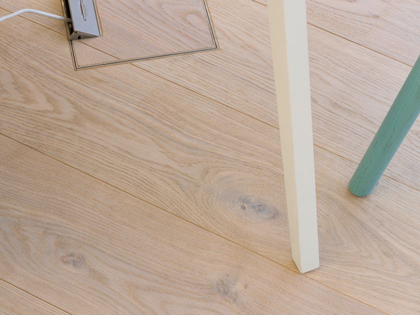 Mafi
OAK CHARACTER - EXTREME WHITE OIL
Oak flooring
