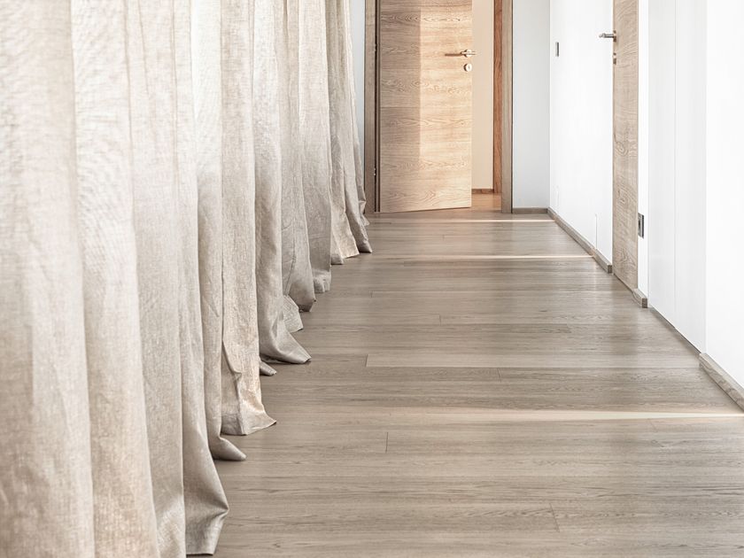 Mafi
OAK CHARACTER - GREY OIL
Oak flooring