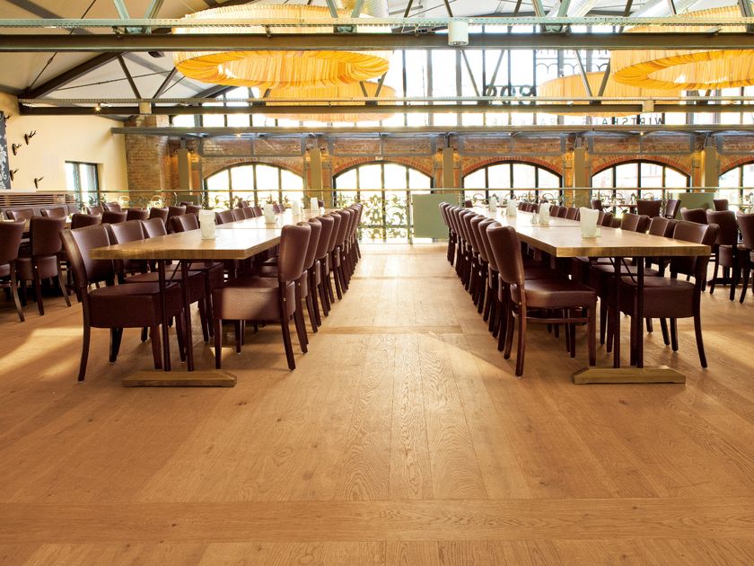 Mafi
OAK CHARACTER - NATURAL OIL
Oak flooring