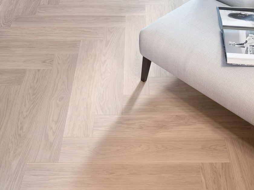 Mafi
OAK CLEAR 90° - WHITE OIL
Oak flooring