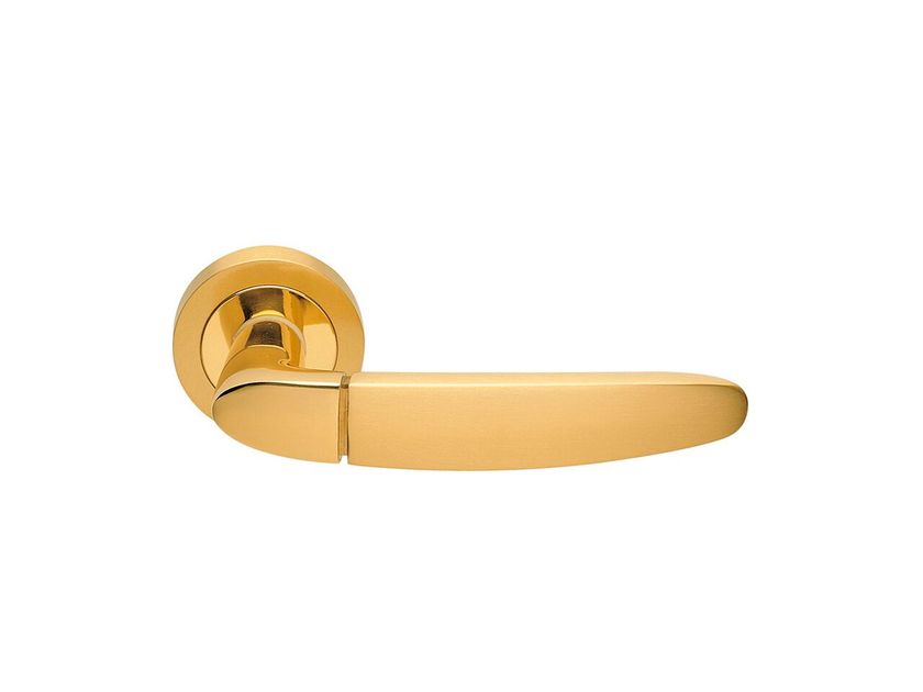 Manital
ATENA
Brass door handle with lock on rose