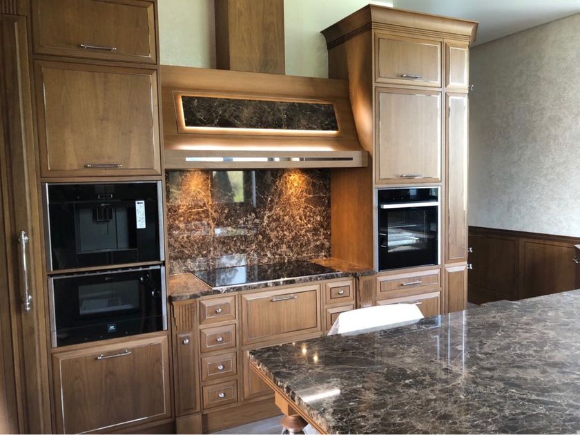 Martini Interiors
ESSENZA
Custom walnut kitchen with handles