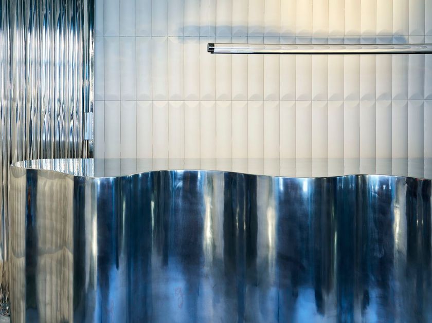 Materica
POLISHED ZINC
Metallization with zinc