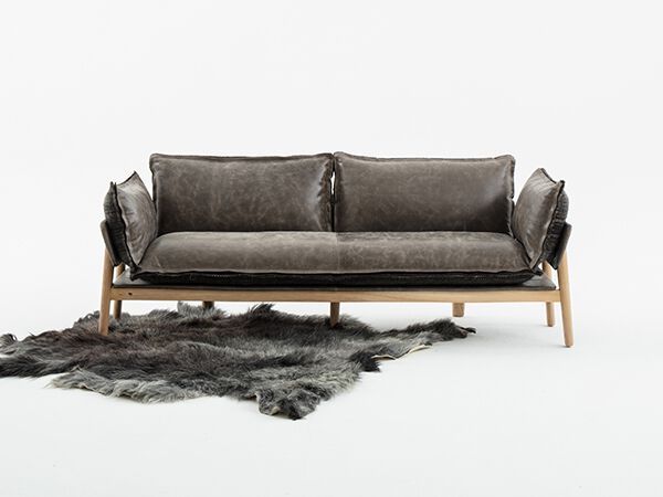 MATSU
NOMAD SKIN SOFA
Yak leather sofa