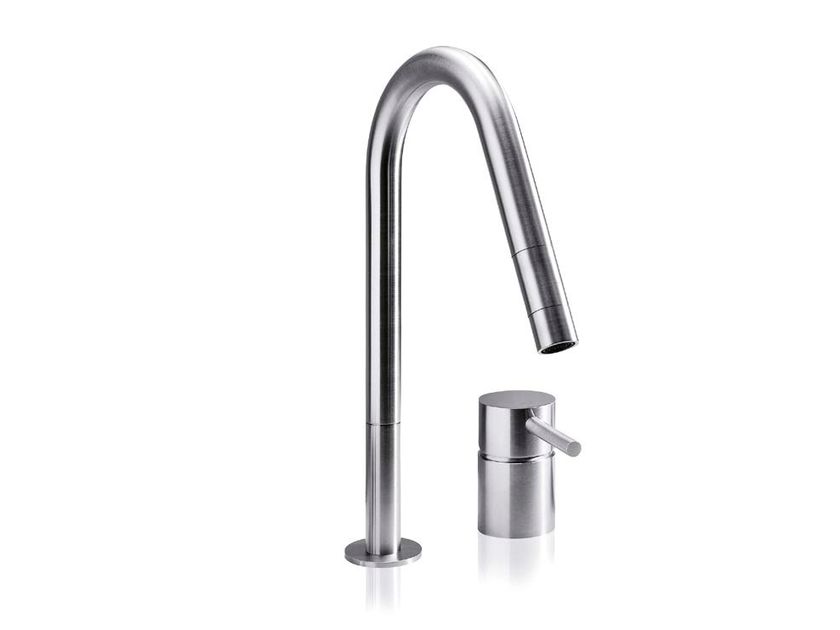 MGS
F2 E
Stainless steel kitchen mixer tap with pull out spray