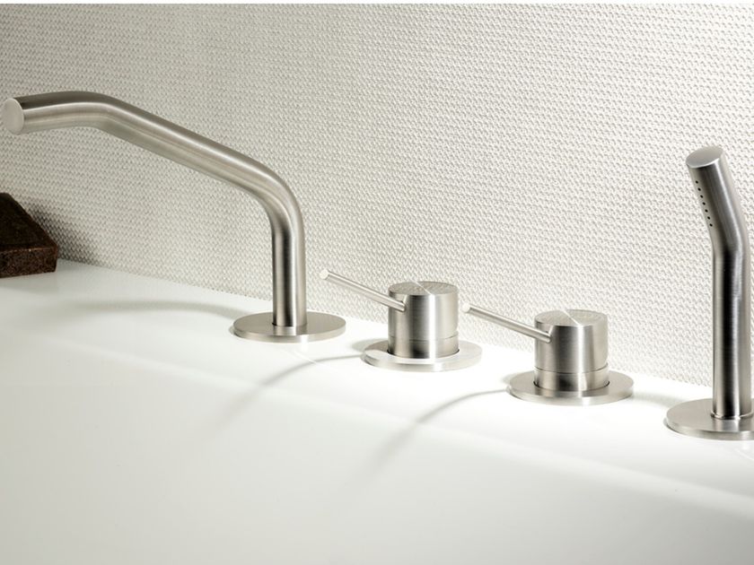 MINA
CORSIVO 11925
Deck mounted bathtub tap with hand shower with diverter