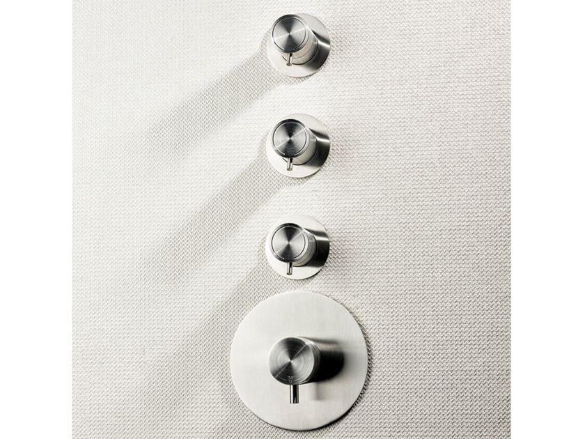 MINA
CORSIVO 11P4
Thermostatic stainless steel shower mixer