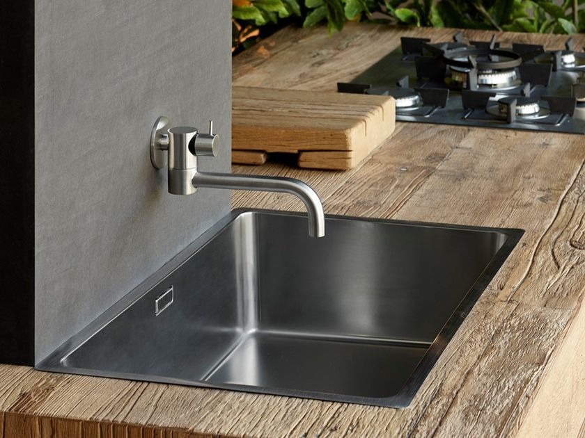 MINA
POT FILLER 96111
Wall-mounted professional stainless steel kitchen tap with swivel spout