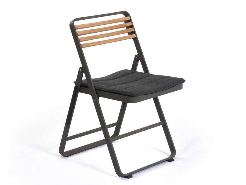 Mindo
MINDO 121
Open back folding aluminium and bamboo garden chair